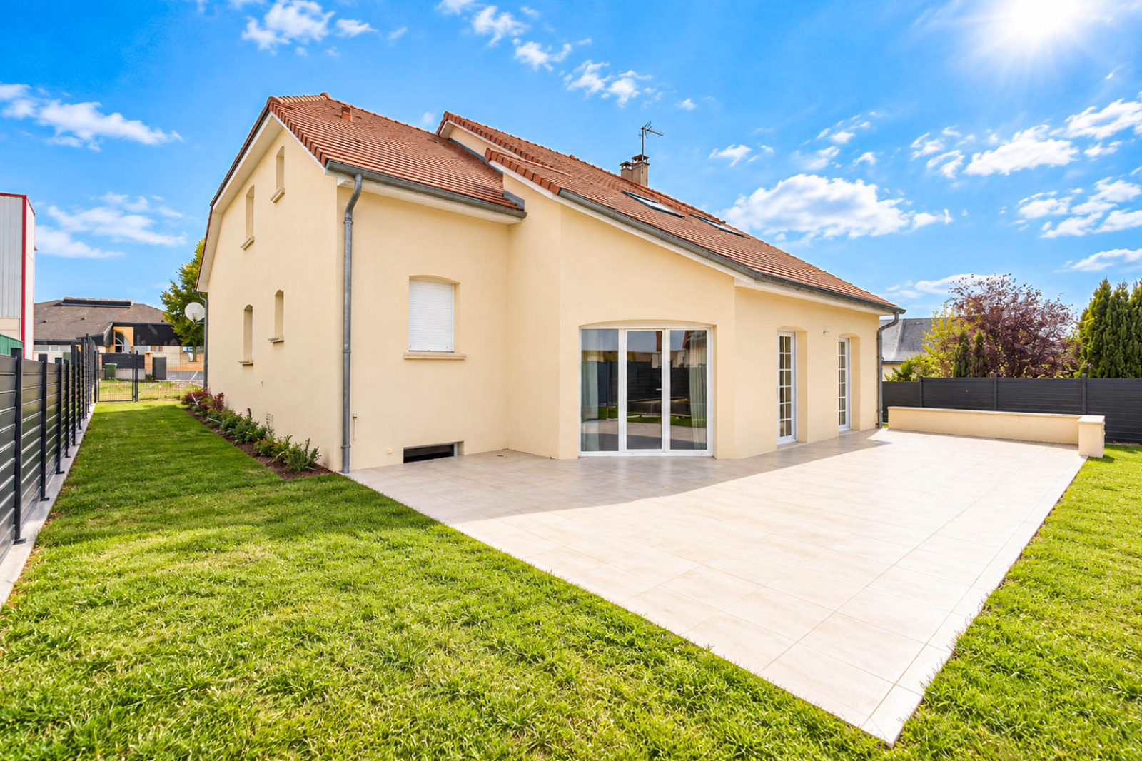 Maison 7 pièces 280 m² · à Aiglemont · 280 m² · 299 900 €